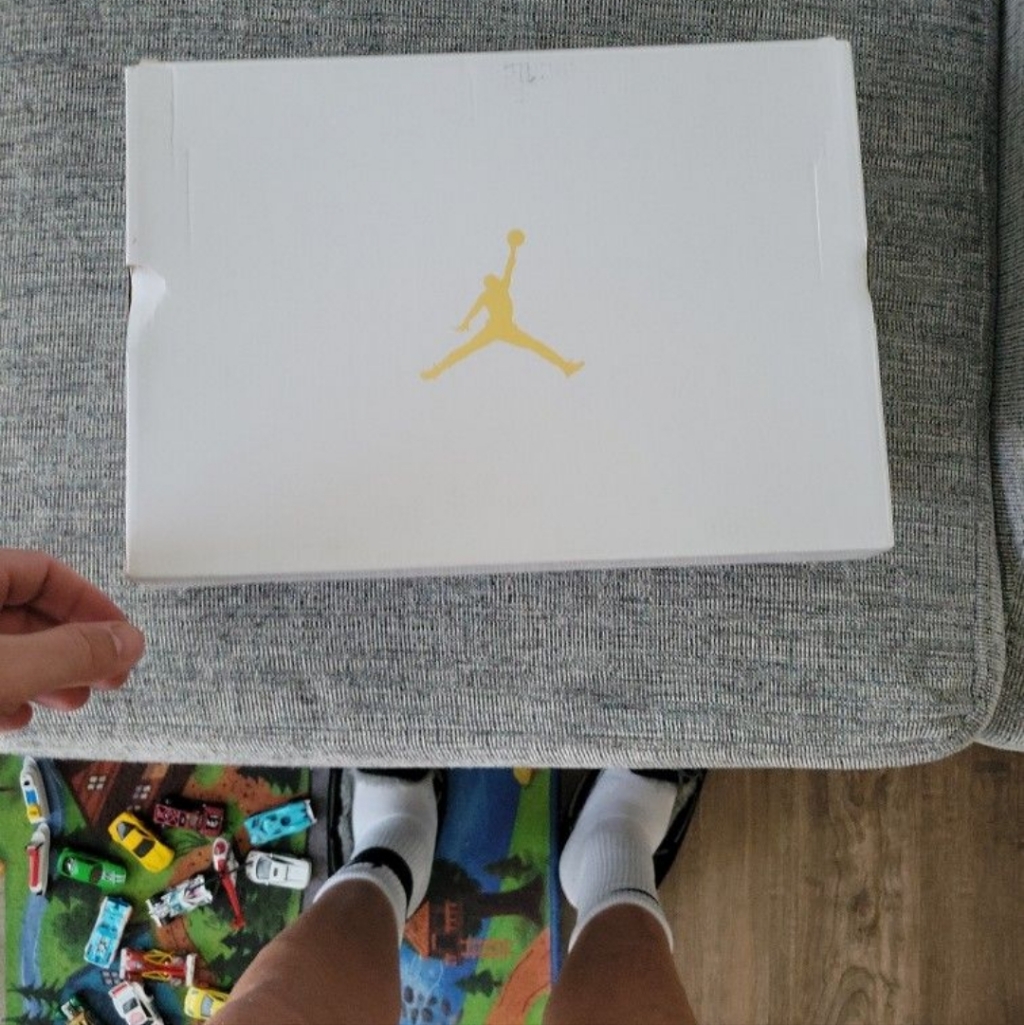 Jordan 11 Low *Citrus